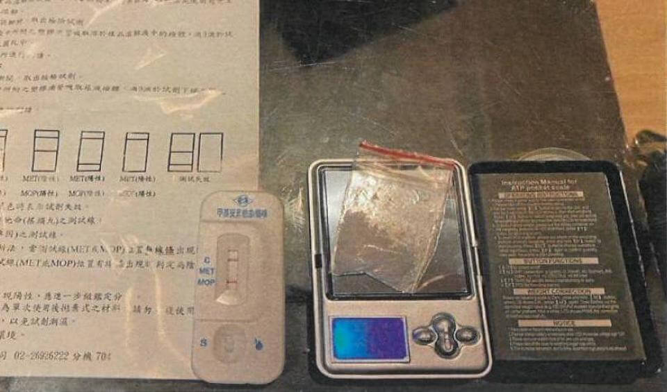 毒犯約女子摩鐵開毒趴 意外查出毒品通緝身分