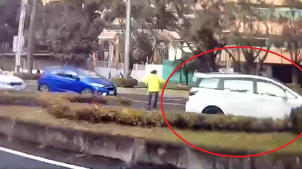 男駕駛座昏睡車停路中 警破窗濃濃酒味撲鼻