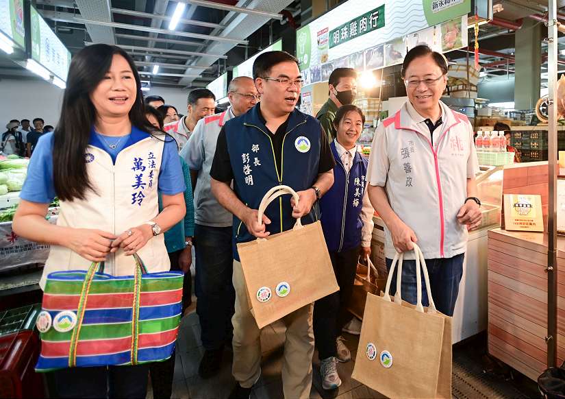 桃市攜手中央宣導減塑 張市長呼籲市民買菜自備環保袋